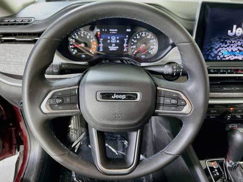 Used 2022 Jeep Compass Latitude w/ Sun and Sound Group AWD/4WD image 11