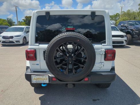 Used 2023 Jeep Wrangler Unlimited Sahara w/ Cold Weather Group AWD/4WD image 7