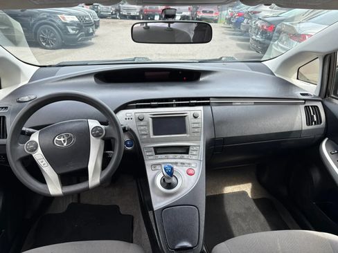 Used 2014 Toyota Prius Two FWD image 9