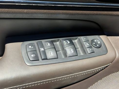 Used 2019 Jeep Grand Cherokee Overland AWD/4WD image 18