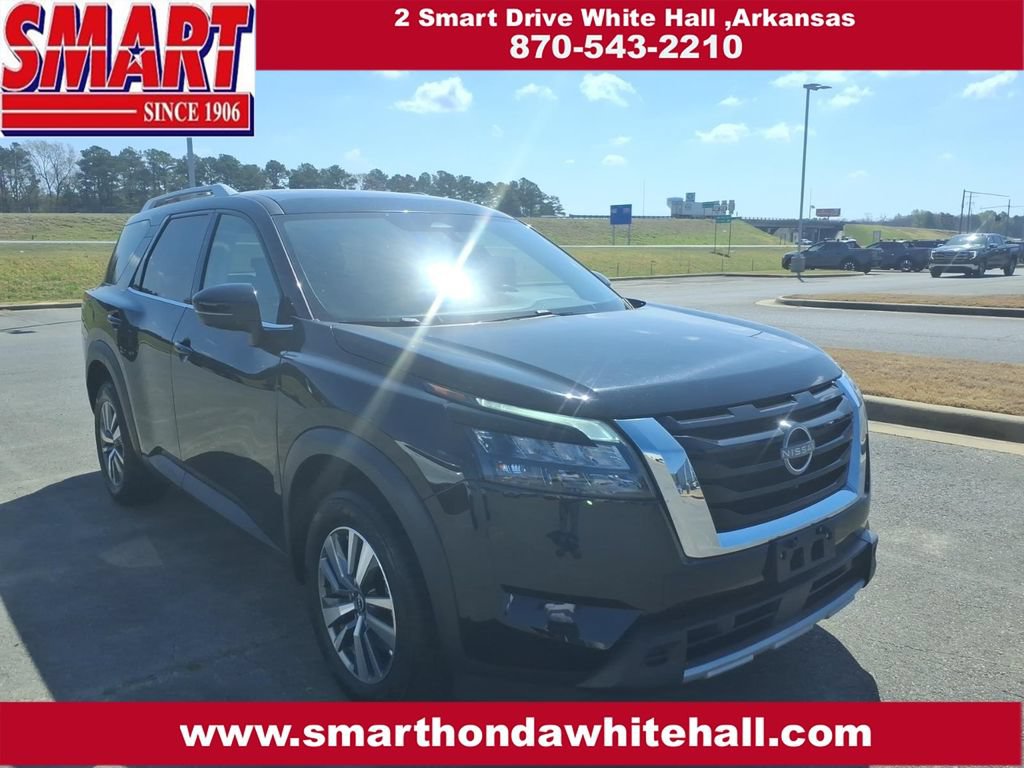 Used 2025 Nissan Pathfinder SL FWD image 1