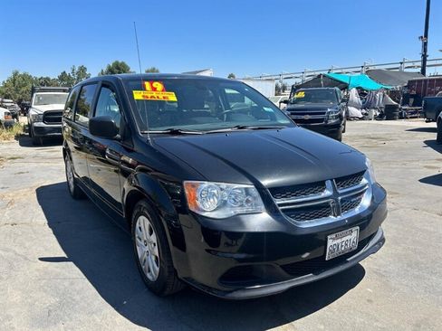 Used 2019 Dodge Grand Caravan SE w/ UConnect Hands-Free Group FWD image 34