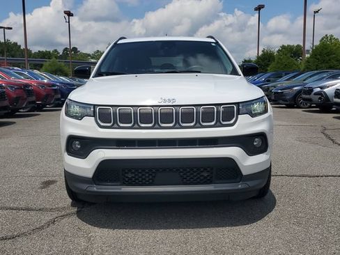 Used 2022 Jeep Compass Latitude FWD image 2
