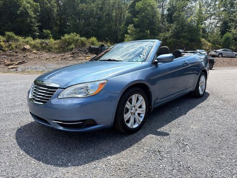 Used 2011 Chrysler 200 Touring FWD image 3