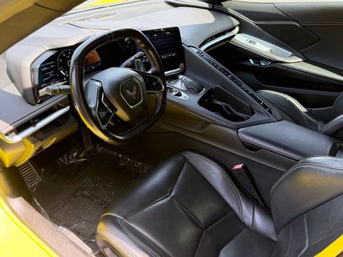 Used 2021 Chevrolet Corvette Stingray Convertible w/ Z51 Performance Package RWD image 21