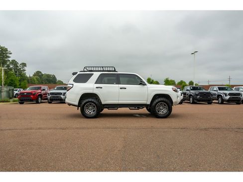 Used 2021 Toyota 4Runner Venture w/ Moonroof Package AWD/4WD image 4