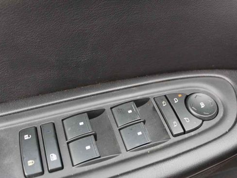 Used 2017 Chevrolet Traverse LT image 14