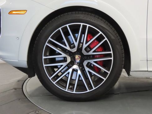 Certified 2025 Porsche Cayenne S AWD/4WD image 11