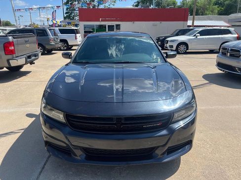 Used 2019 Dodge Charger SXT image 3
