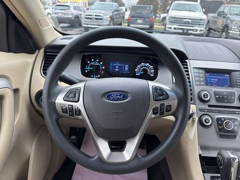 Used 2018 Ford Taurus SE image 21