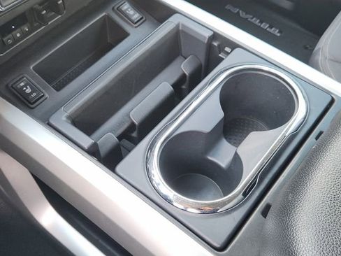 Used 2021 Nissan Titan SV w/ SV Convenience Package image 18