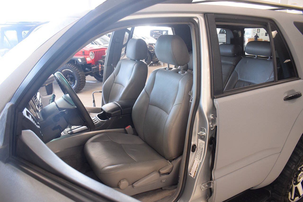 Used 2005 Toyota 4Runner Sport AWD/4WD image 25