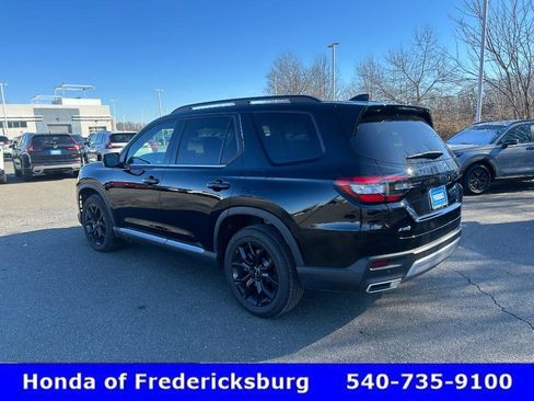 Certified 2025 Honda Pilot Touring image 4