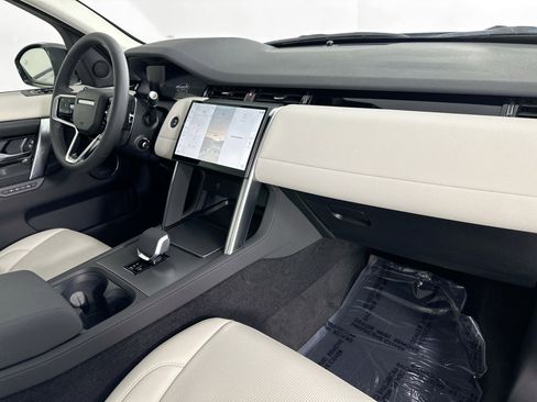 Used 2025 Land Rover Discovery Sport S image 27