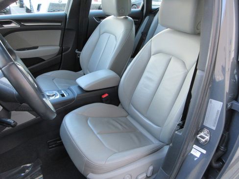 Used 2018 Audi A3 e-tron Premium Plus w/ Premium Plus Package image 32