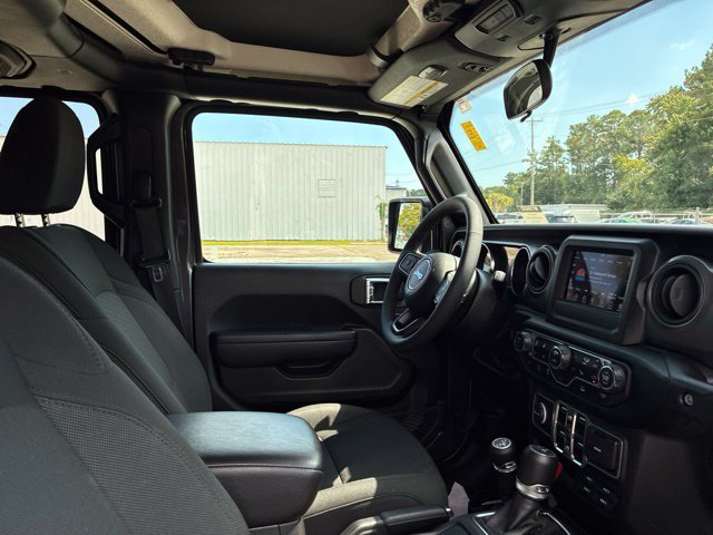 Used 2023 Jeep Gladiator Sport AWD/4WD image 23