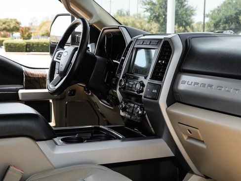 Used 2019 Ford F250 Lariat w/ Lariat Ultimate Package AWD/4WD image 27