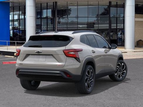 New 2026 Chevrolet Trax RS w/ Sunroof Package FWD image 4
