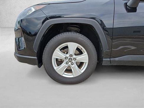 Used 2021 Toyota RAV4 XLE w/ Convenience Package FWD image 17