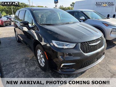Used 2023 Chrysler Pacifica Touring-L