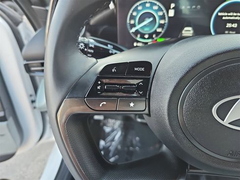 Certified 2025 Hyundai Elantra Limited image 16