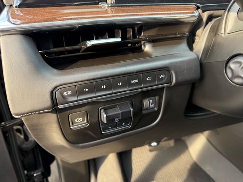 Used 2022 Cadillac Escalade Sport Platinum w/ Heavy-Duty Trailer Package image 20