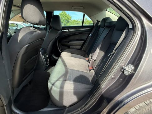 Used 2019 Chrysler 300 Touring RWD image 20