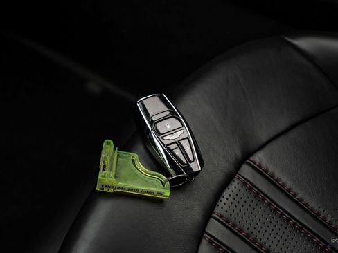 Used 2019 Aston Martin V8 Vantage Coupe RWD image 92