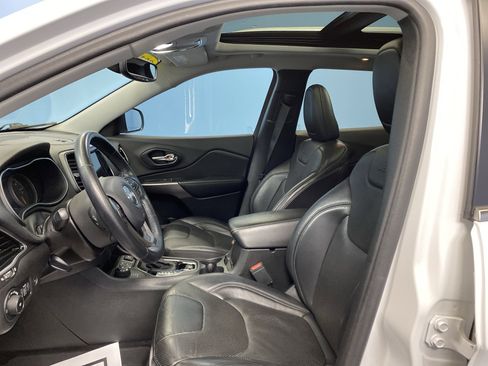 Certified 2019 Jeep Cherokee Limited w/ Trailer Tow Group image 9