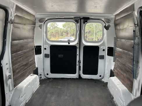 Used 2019 Nissan NV200 SV w/ Back Door Glass Package image 11