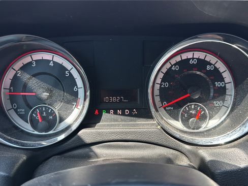 Used 2014 Dodge Grand Caravan SXT FWD image 29