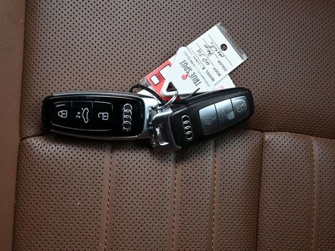 Used 2019 Audi e-tron Premium Plus image 34