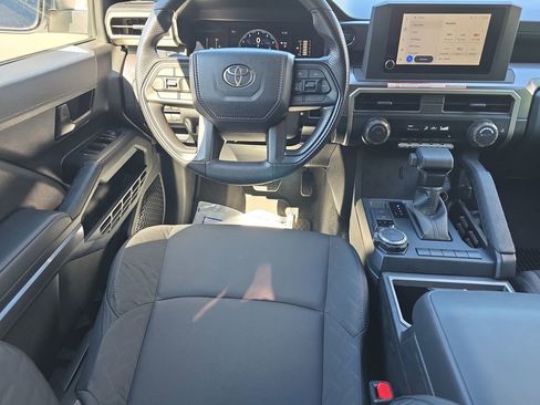 Used 2025 Toyota Tacoma SR5 AWD/4WD image 17