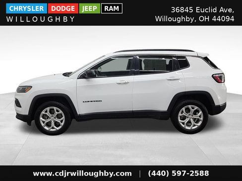 Used 2024 Jeep Compass Latitude AWD/4WD image 6