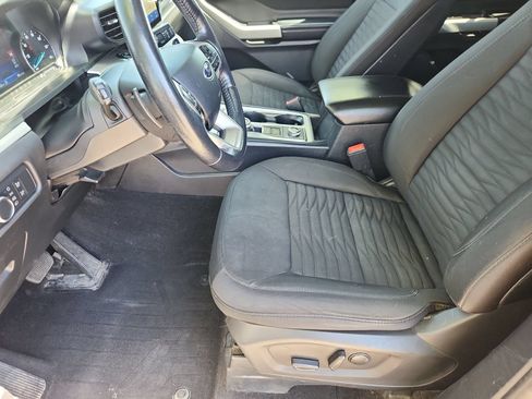Used 2020 Ford Explorer XLT w/ Comfort Package AWD/4WD image 10