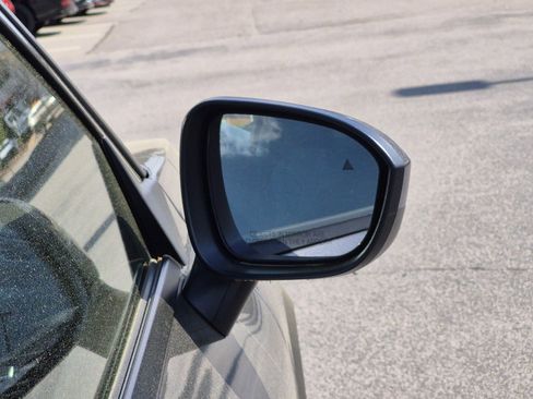 Used 2023 Nissan Rogue SV image 14