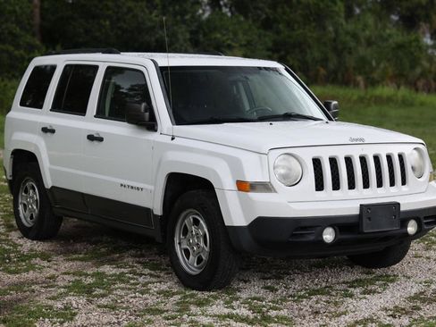 Used 2014 Jeep Patriot Sport FWD image 15