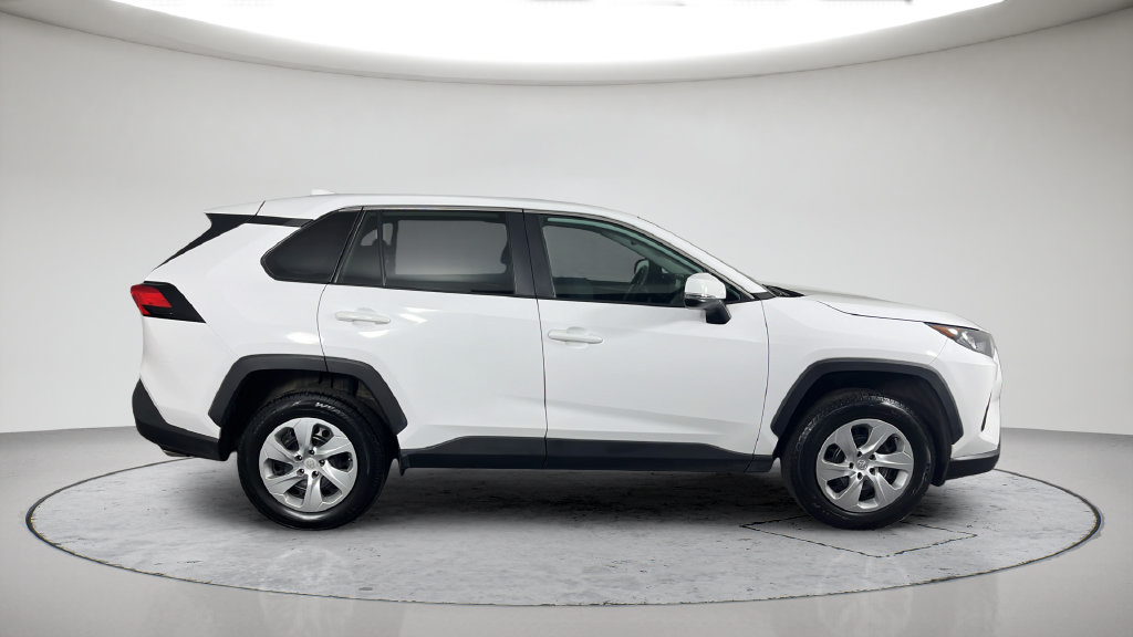 Used 2022 Toyota RAV4 LE AWD/4WD image 7