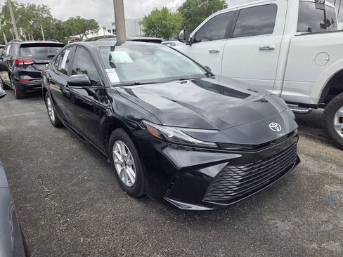 Used 2025 Toyota Camry LE w/ Convenience Package FWD image 2