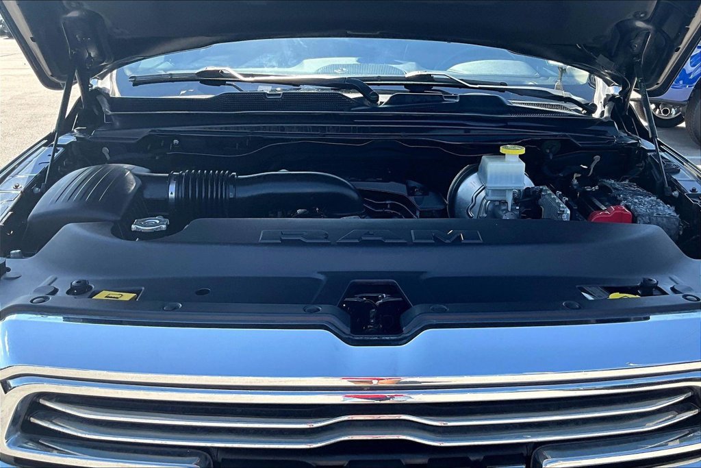 Used 2019 RAM 1500 Laramie AWD/4WD image 9