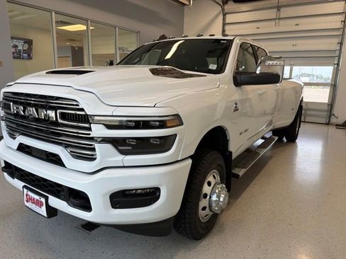 Used 2025 RAM 3500 Laramie w/ Max Tow Package AWD/4WD image 6