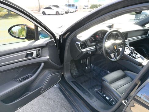 Used 2019 Porsche Panamera GTS image 15