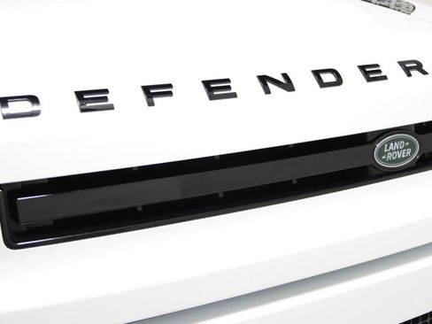 Used 2025 Land Rover Defender 110 S image 30