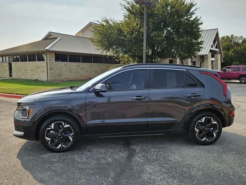 Used 2023 Kia Niro Wind w/ Wind Preserve Package FWD image 4