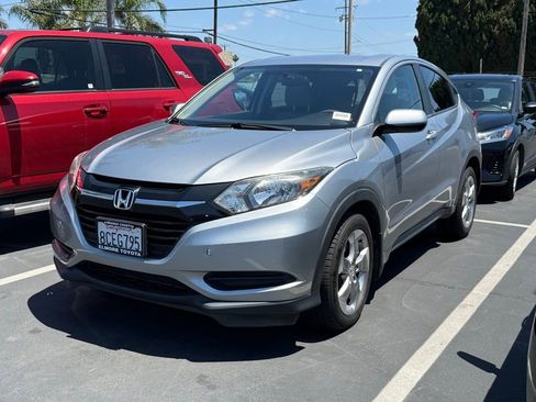 Used 2018 Honda HR-V LX image 3