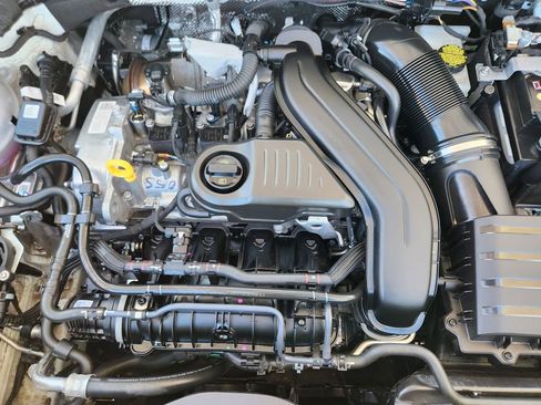 Used 2025 Volkswagen Taos SE image 20