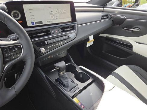 New 2025 Lexus ES 350 F Sport image 39