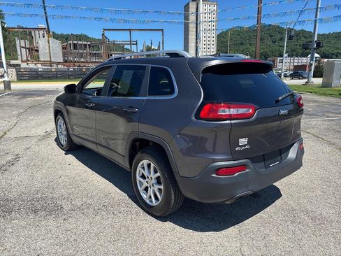 Used 2016 Jeep Cherokee Latitude w/ Comfort/Convenience Group AWD/4WD image 3