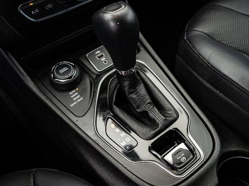 Used 2019 Jeep Cherokee Limited image 32