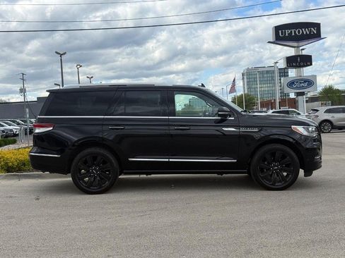 Used 2023 Lincoln Navigator Reserve w/ Monochromatic Package AWD/4WD image 2
